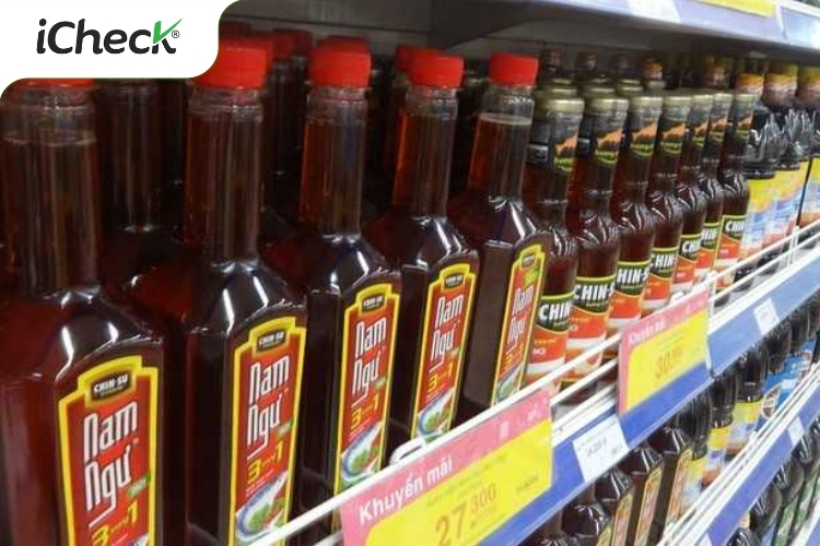 Quầy hàng nước mắm Nam Ngư tại một siêu thị