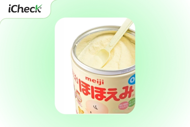 Hình ảnh bột sữa Meiji chính hãng - Có màu vàng nhạt, tơi mịn, không vón cục