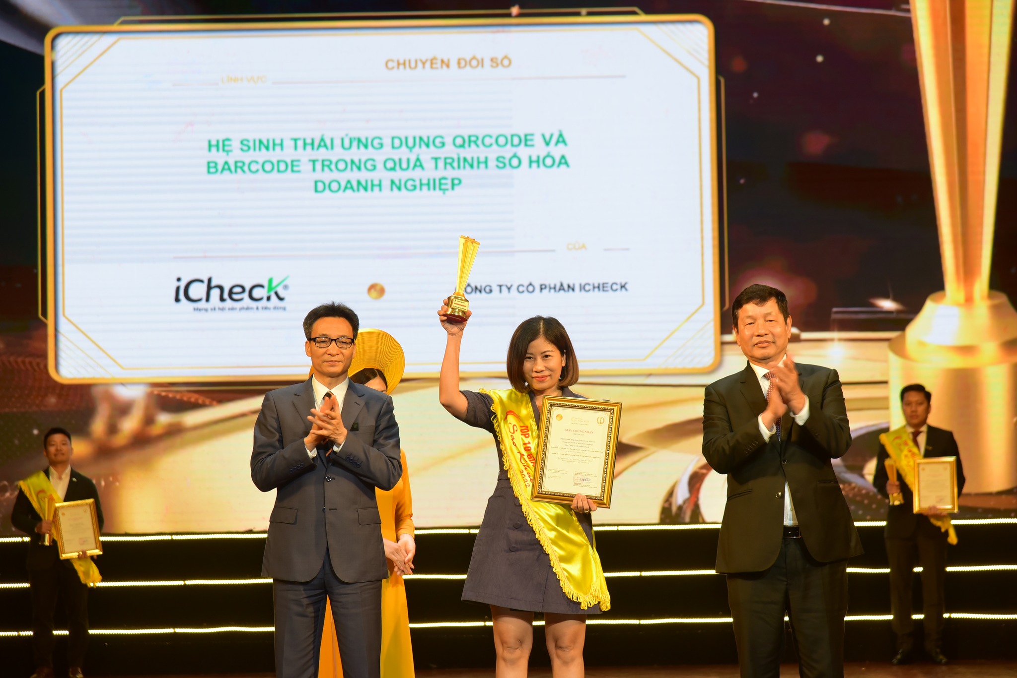 iCheck được vinh danh Top 10 Sao Khuê