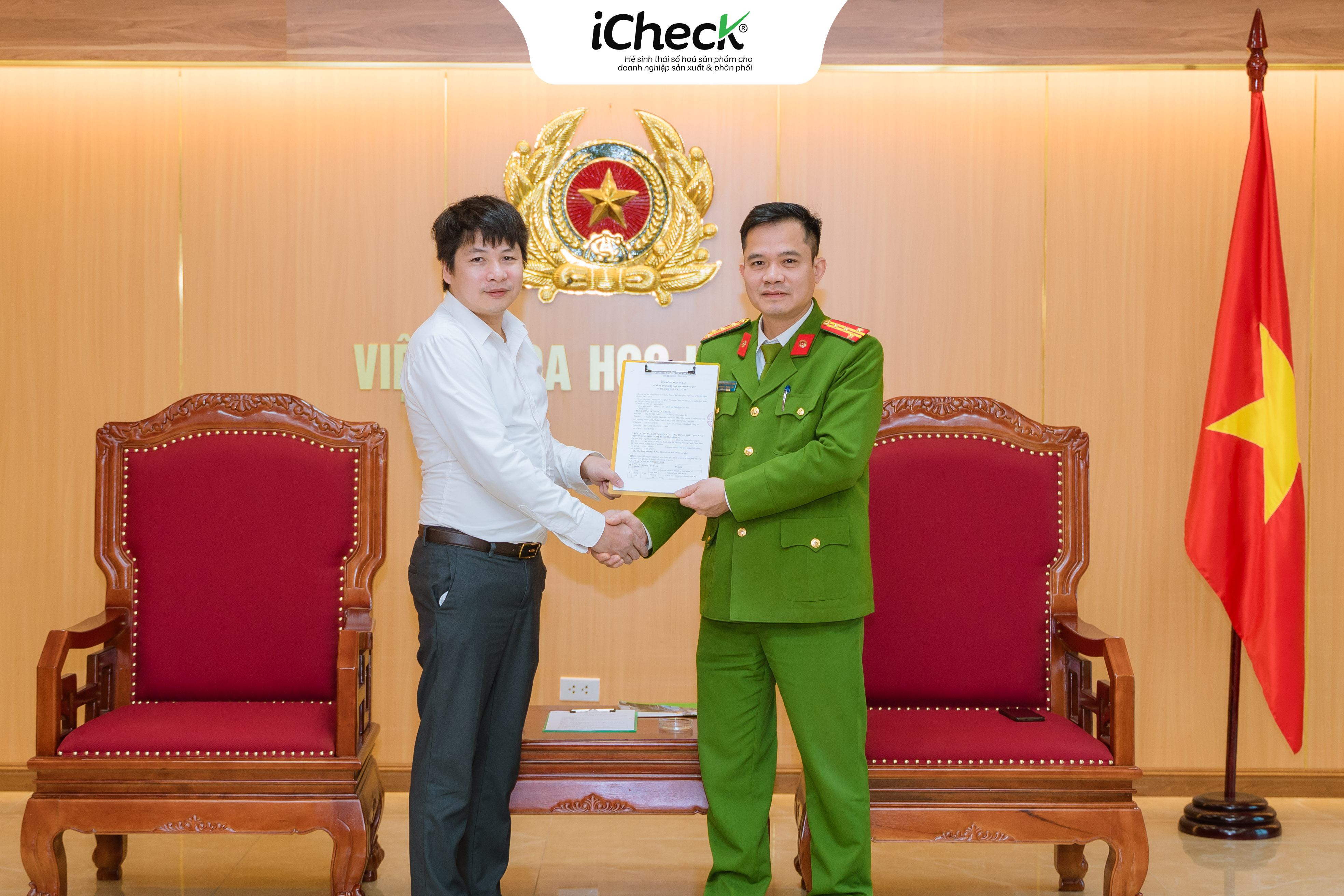 iCheck và Trung tâm 4 Viện Khoa học hình sự hợp tác in tem chống giả
