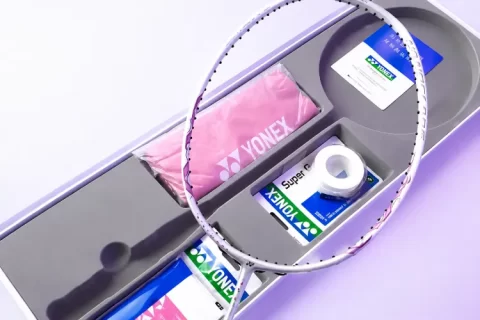 Hộp vợt Yonex đầy đủ phụ kiện – dấu hiệu nhận biết hàng chính hãng