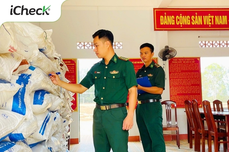 Gần 4 tấn đường không giấy tờ hợp pháp được đưa về Đồn Biên phòng Tam Quan Nam
