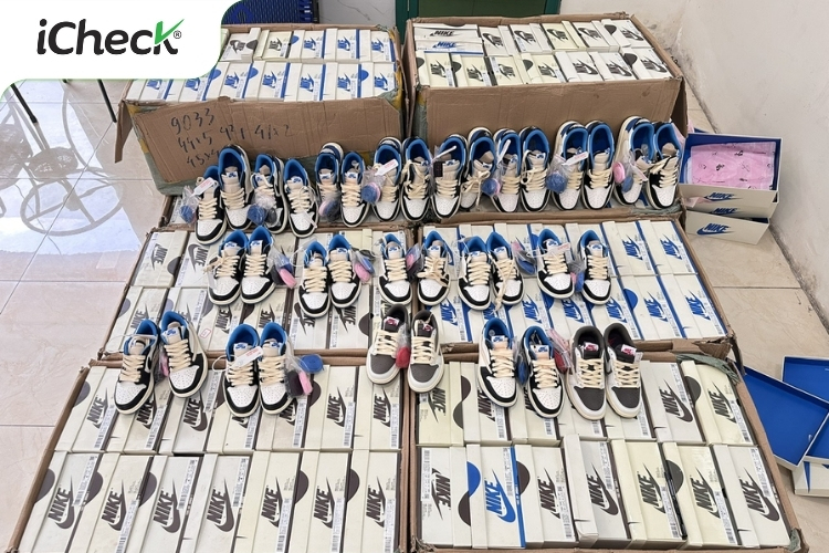 Nhiều sản phẩm có dấu hiệu giả mạo nhãn hiệu Nike bị lực lượng Quản lý thị trường phát hiện