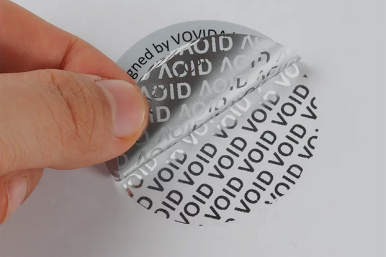 Tem VOID khi bị bóc ra sẽ để lại dòng chữ “VOID” trên bề mặt dán