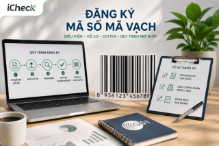 Bàn làm việc với hồ sơ, laptop và mã vạch minh họa quy trình đăng ký mã số mã vạch GS1.