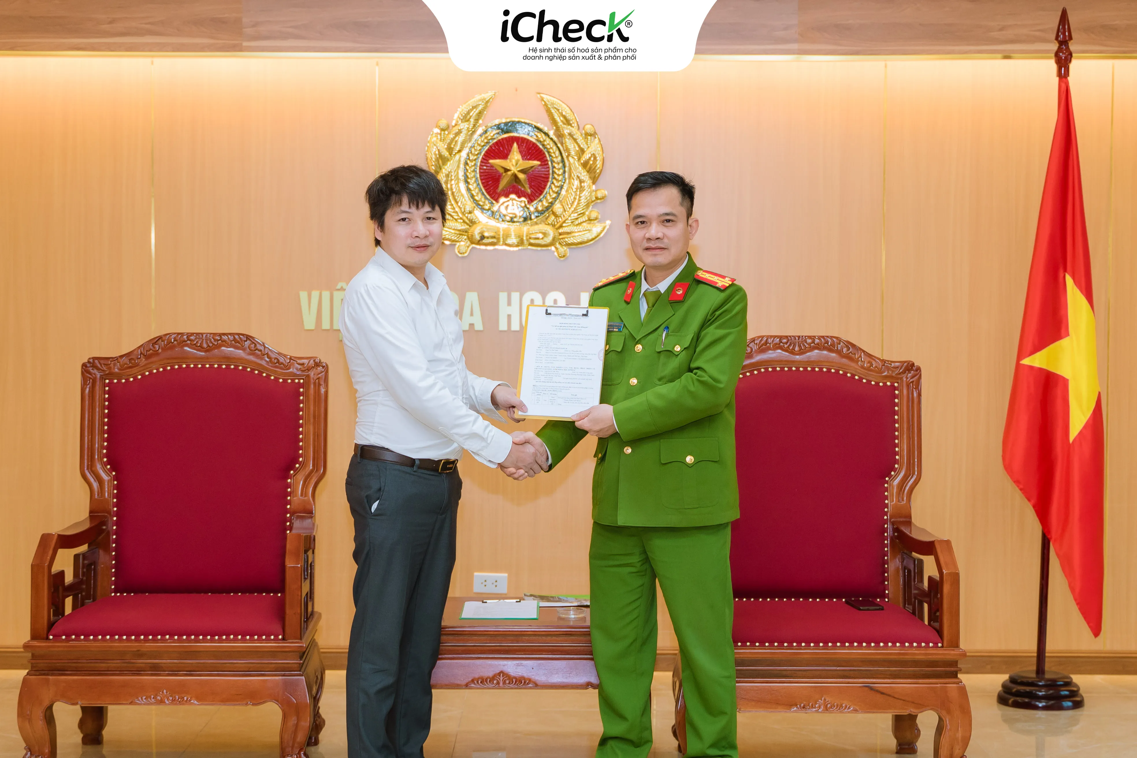 iCheck và Trung tâm 4 Viện Khoa học hình sự hợp tác in tem chống giả