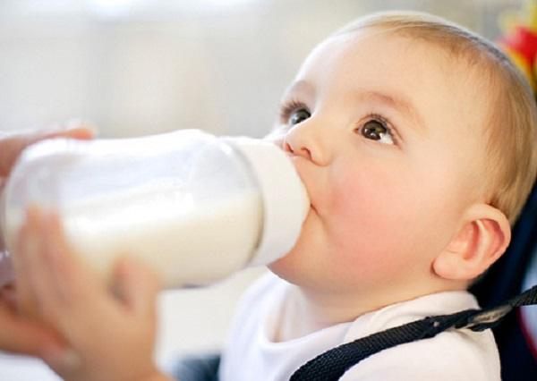 Sữa giả và hậu quả đối với sức khỏe trẻ
